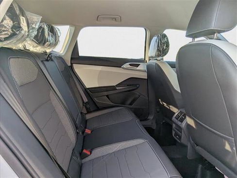 New 2025 Volkswagen Taos SE image 27
