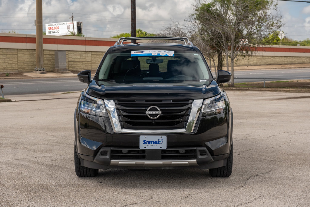 Used 2024 Nissan Pathfinder SL w/ SL Premium Package FWD image 3