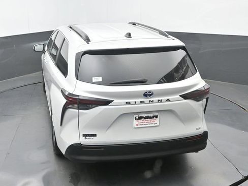 Used 2025 Toyota Sienna XLE w/ XLE Plus Package image 31