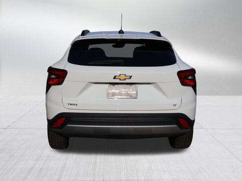 Used 2025 Chevrolet Trax LT w/ LT Convenience Package FWD image 5