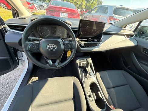 Used 2024 Toyota Corolla LE FWD image 2