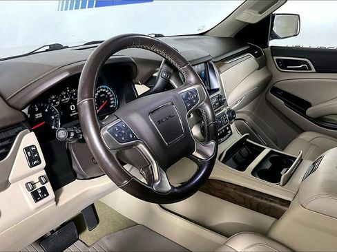 Used 2019 GMC Yukon XL Denali w/ Open Road Package RWD image 10
