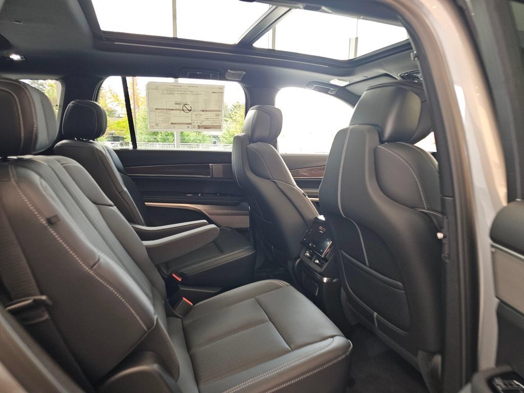 New 2027 Cadillac Vistiq Sport AWD/4WD image 15