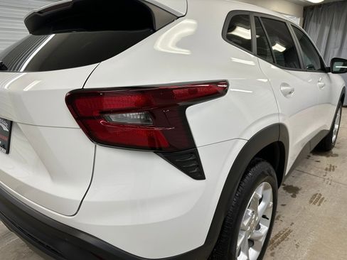 Certified 2025 Chevrolet Trax LS w/ LS Convenience Package image 22