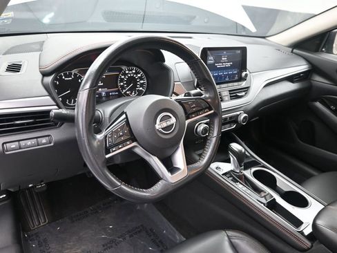 Used 2024 Nissan Altima 2.5 SR FWD image 18