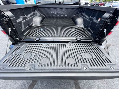 Used 2024 Nissan Frontier SV w/ Technology Package image 25