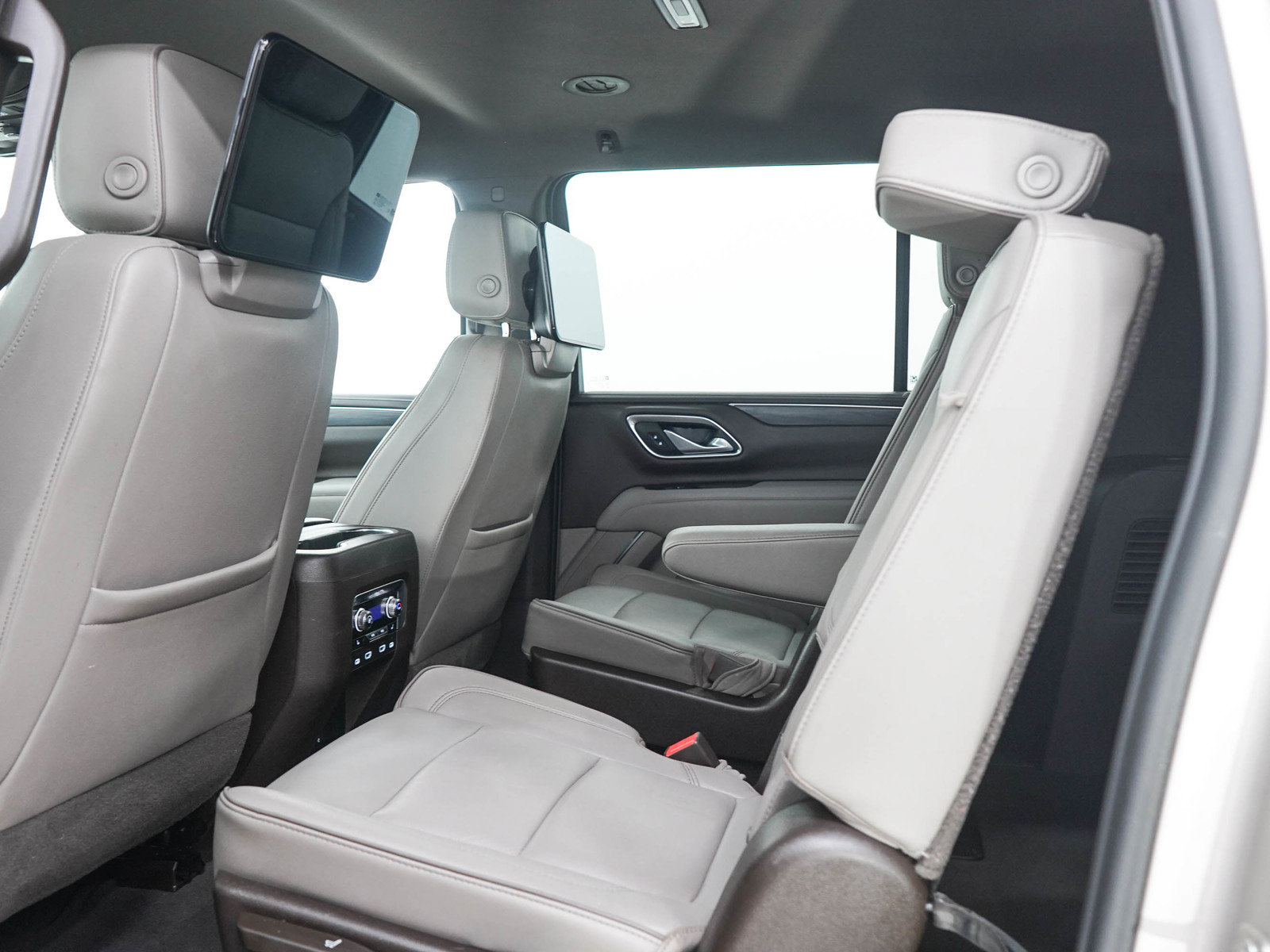 Used 2021 GMC Yukon XL SLT w/ Rear Media and Nav Package AWD/4WD image 16
