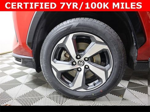 Used 2021 Toyota RAV4 SE w/ Weather & Moonroof Package image 32