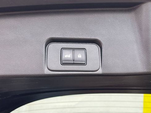 Used 2025 Nissan Rogue SV image 22