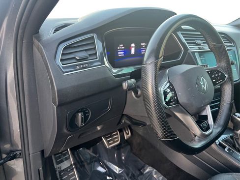 Used 2022 Volkswagen Tiguan SE R-Line image 19