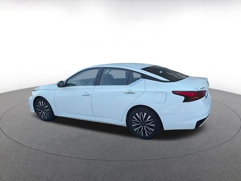 Used 2025 Nissan Altima 2.5 SV FWD image 8