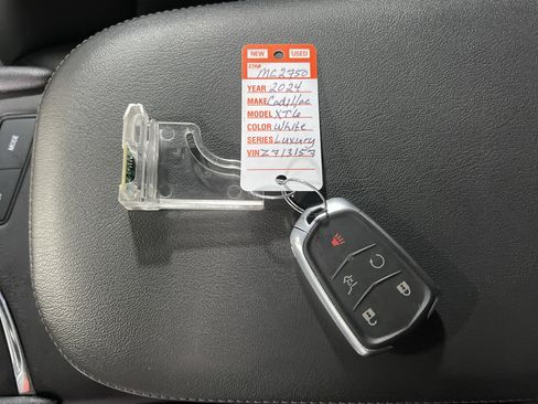 Used 2024 Cadillac XT6 Luxury w/ LPO, Floor Liner Package image 28