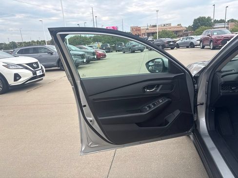 Used 2024 Honda Accord EX image 9