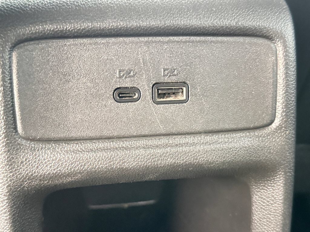 Used 2025 Chevrolet Trax LT w/ LT Convenience Package FWD image 34
