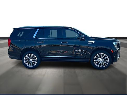 Used 2021 GMC Yukon Denali w/ Denali Premium Package image 9