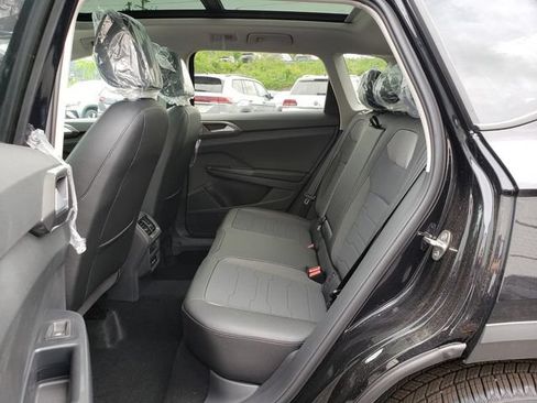 New 2026 Volkswagen Taos SE FWD image 8