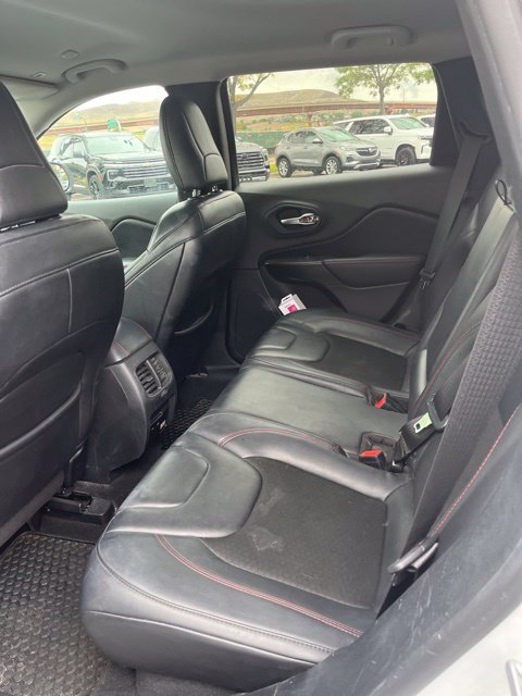 Used 2019 Jeep Cherokee Trailhawk w/ Cold Weather Group AWD/4WD image 8
