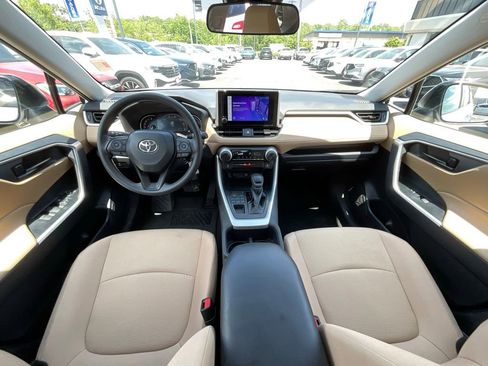 Used 2025 Toyota RAV4 LE AWD/4WD image 9