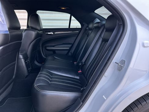 Used 2019 Chrysler 300 S image 13