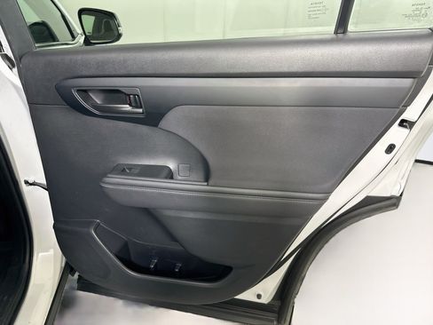 Used 2023 Toyota Highlander L FWD image 29