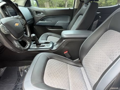 Used 2021 Chevrolet Colorado Z71 w/ Safety Package AWD/4WD image 18