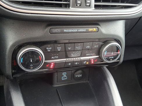 Certified 2022 Ford Escape SE w/ SE Sport Appearance Package image 23