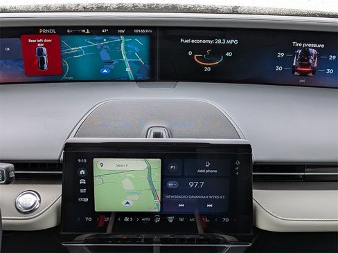 Used 2025 Lincoln Nautilus Premier image 19