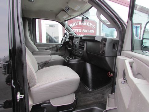 Used 2017 Chevrolet Express 3500 LT w/ LT Preferred Equipment Group image 6