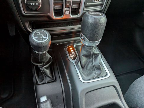 New 2025 Jeep Gladiator Sport AWD/4WD image 17