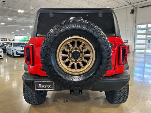 Used 2024 Ford Bronco Badlands image 7