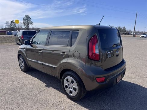 Used 2013 Kia Soul FWD image 3
