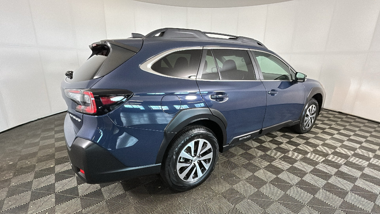 Used 2025 Subaru Outback Premium AWD/4WD image 3