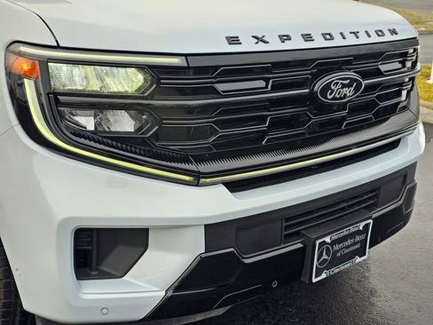 Used 2025 Ford Expedition Max Platinum w/ Stealth Appearance Package image 3