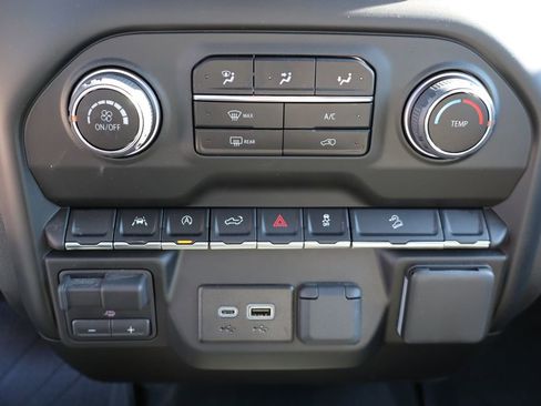 Used 2025 Chevrolet Silverado 1500 Custom Trail Boss w/ Dark Appearance Package image 23