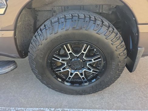 Used 2017 Nissan Titan SV image 27