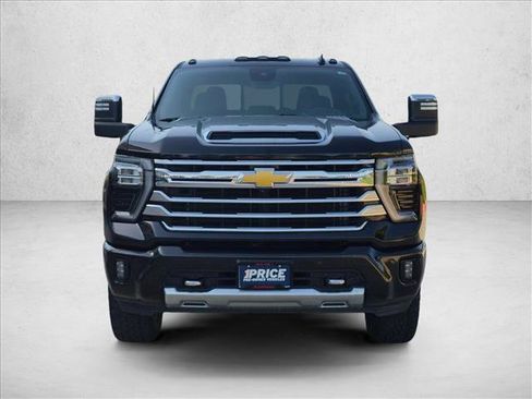 Used 2024 Chevrolet Silverado 2500 High Country w/ Technology Package AWD/4WD image 2