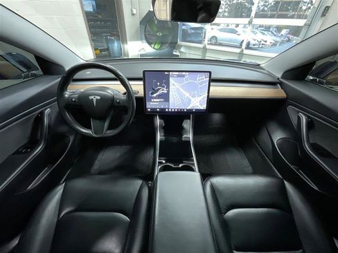 Used 2018 Tesla Model 3 Long Range image 17