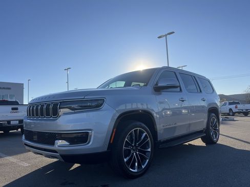 Used 2022 Jeep Wagoneer Series II w/ Premium Group I image 4