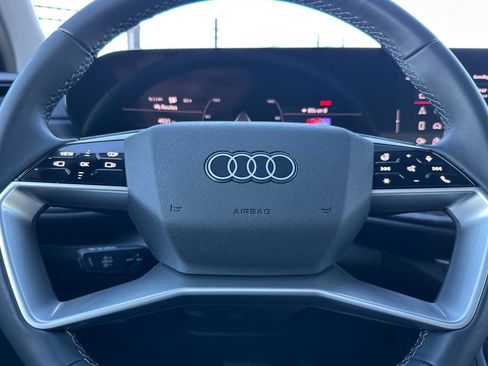 Used 2025 Audi Q5 Premium Plus w/ Premium Plus image 35