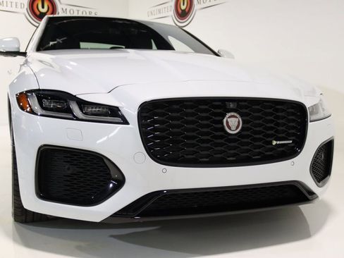 Used 2021 Jaguar XF R-Dynamic SE image 26