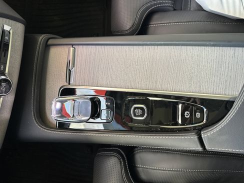 Used 2025 Volvo XC90 B6 Ultra w/ Protection Package Premier image 34