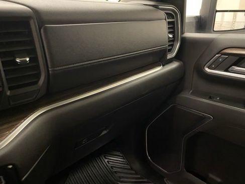 Used 2025 Chevrolet Silverado 2500 LT w/ Convenience Package image 21