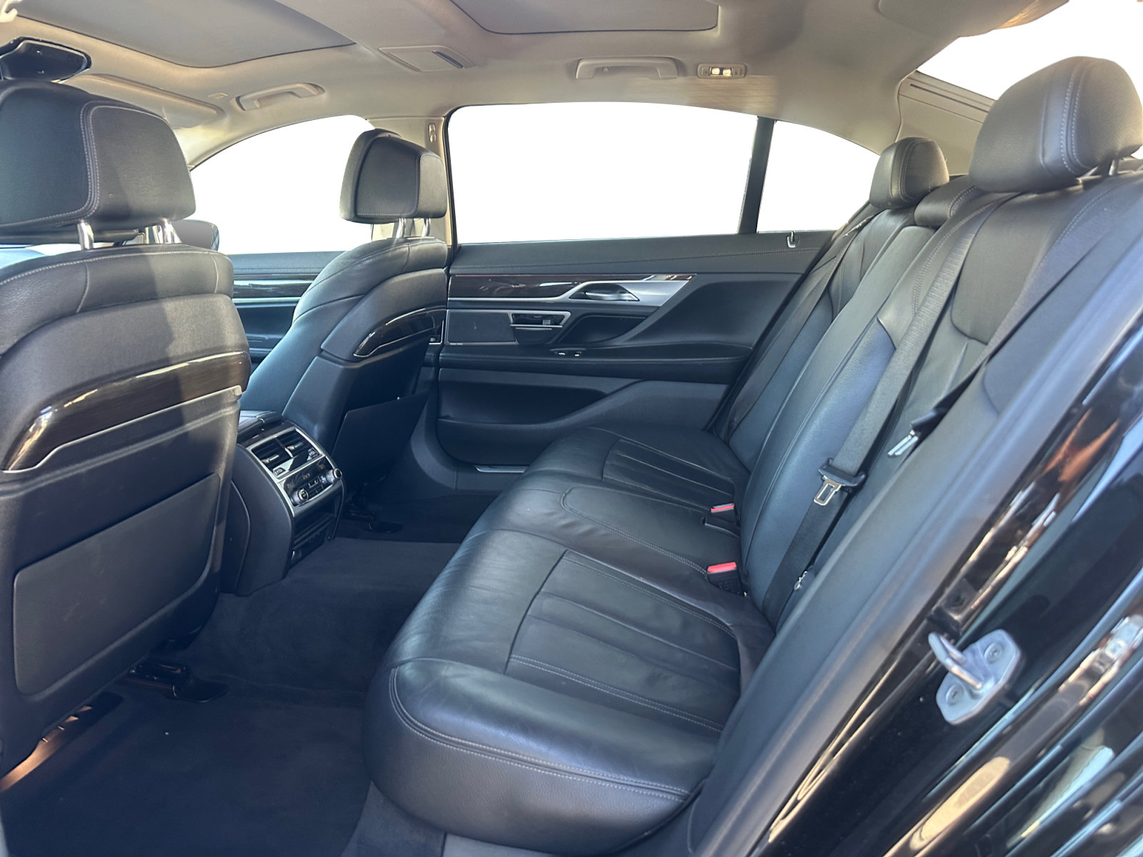 Used 2021 BMW 740i RWD image 13