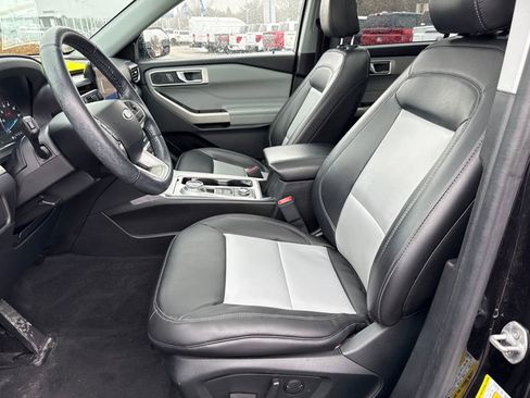 Certified 2022 Ford Explorer XLT w/ Equipment Group 202A image 16