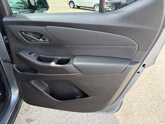 Used 2021 Chevrolet Traverse LS AWD/4WD image 17