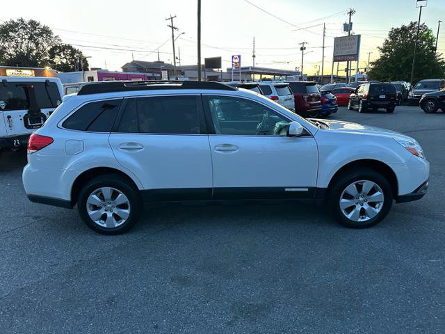 Used 2010 Subaru Outback 2.5i Limited AWD/4WD image 4