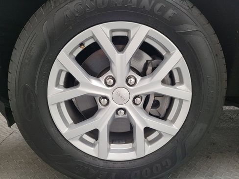 Used 2023 Jeep Grand Cherokee L Limited RWD image 31