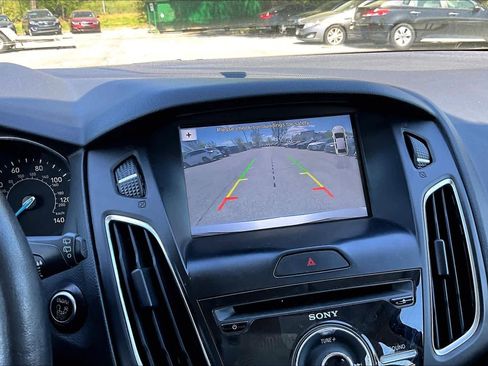 Used 2017 Ford Focus Titanium FWD image 27