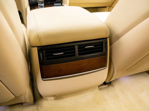 Used 2021 Lexus LX 570 4WD w/ Luxury Package image 16