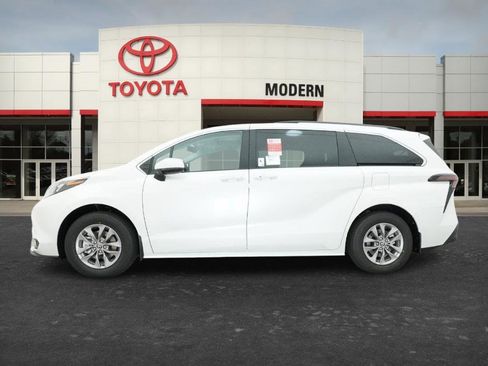 New 2026 Toyota Sienna XLE FWD image 13